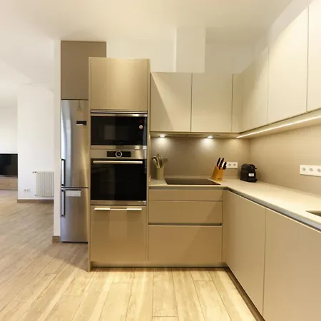 Bravissimo Rambla Llibertat, Monthly Girona
